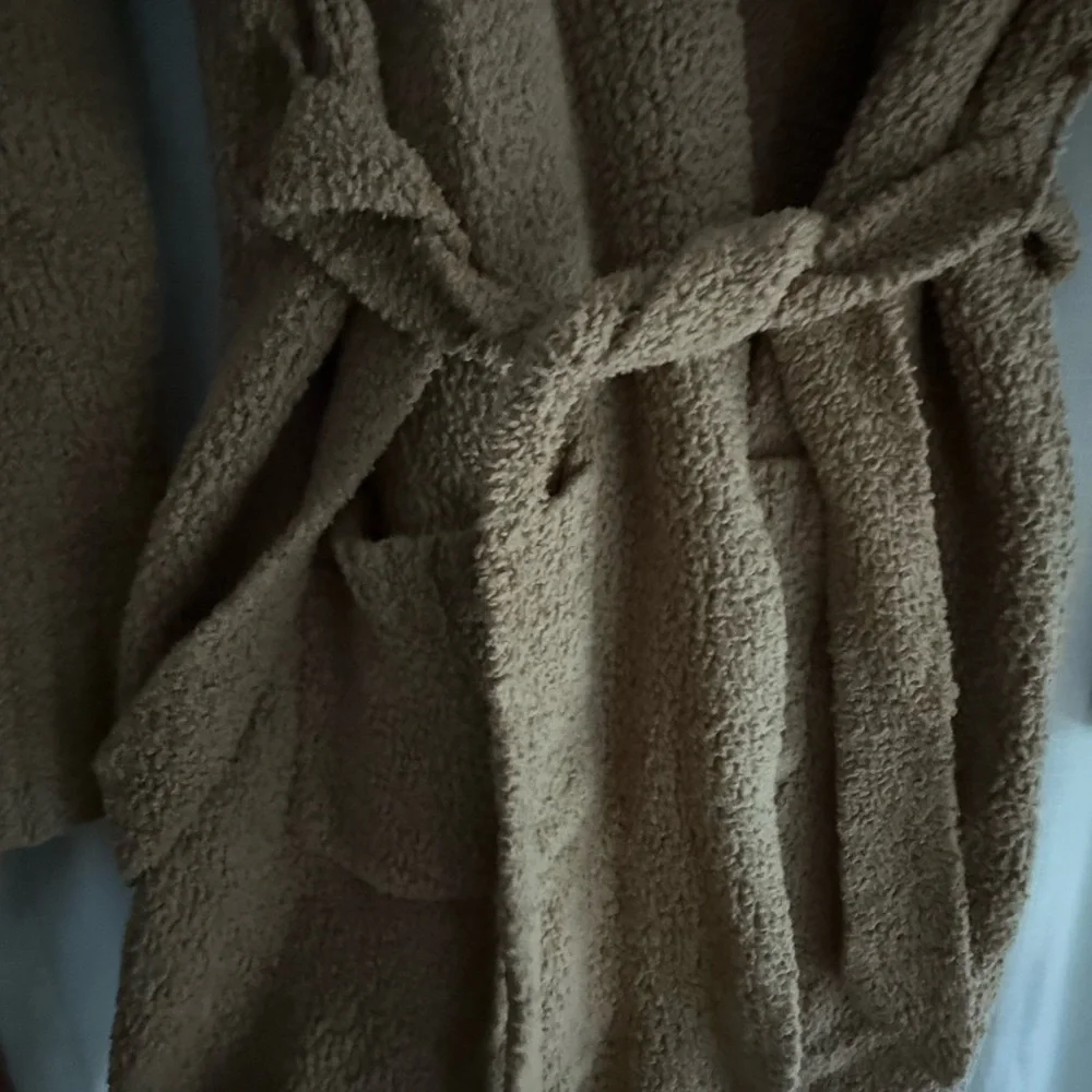SKIMS Cozy Tan Sherpa Robe - Picture 3 of 4